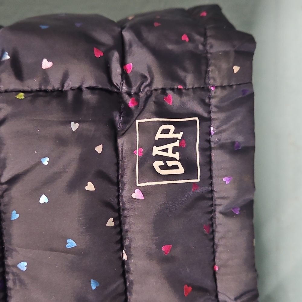 NEW GAP Kids Dark Blue Hooded Puffer with Multicolor Hearts - Picture 3 of 7